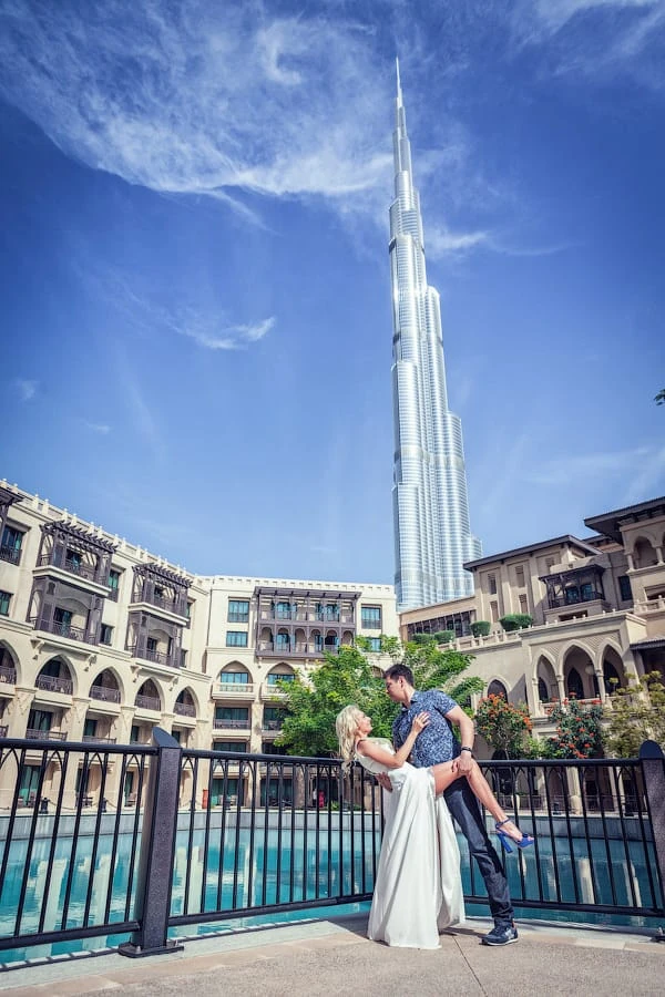 Couple dipping pose near Burj Khalifa – Dreambox photo